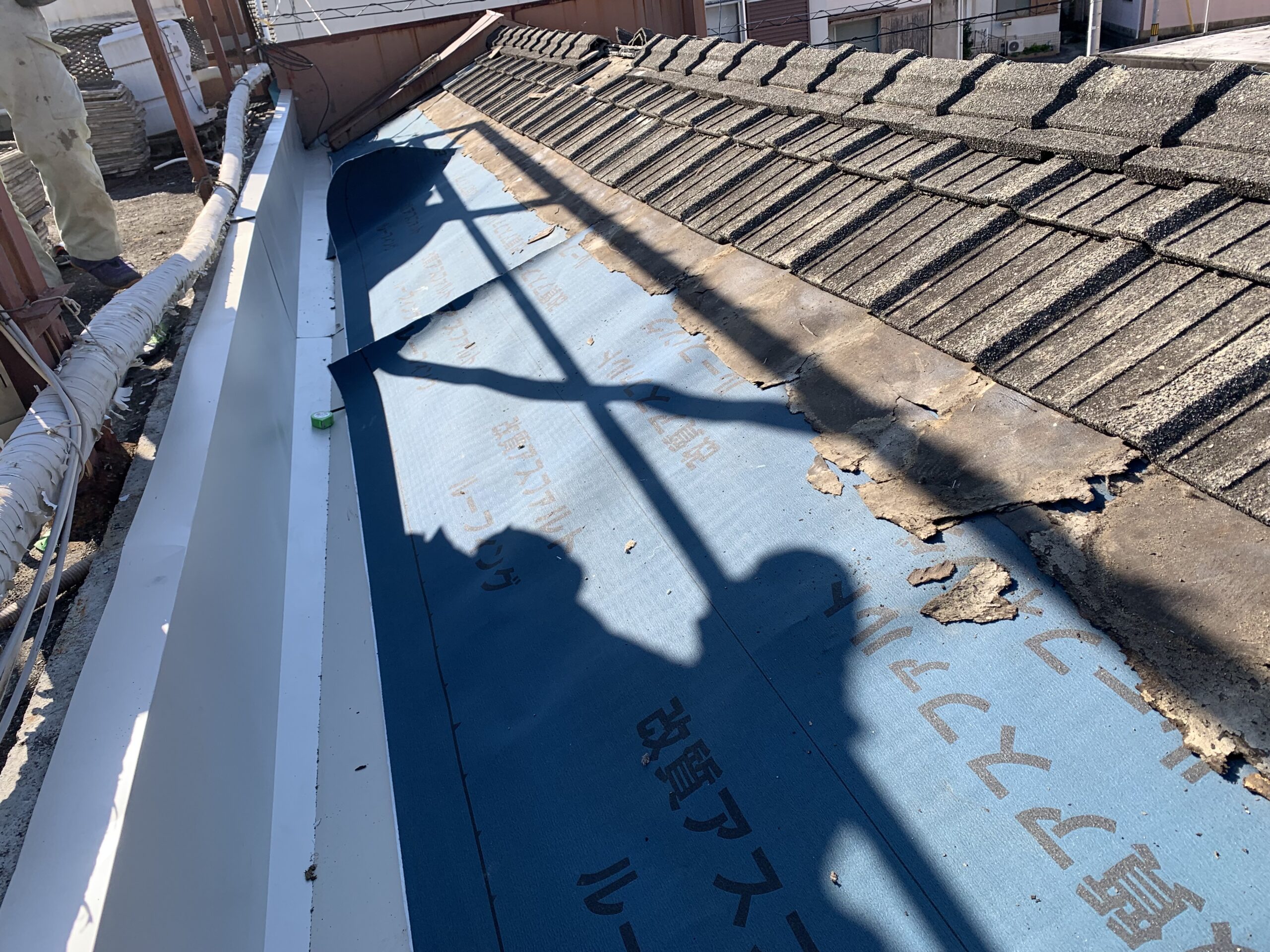徳島の雨漏り屋根修理（谷板入れ替え）